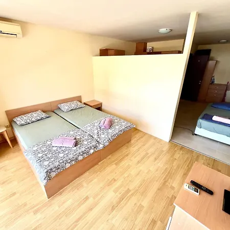 Julia Vigo Panorama *